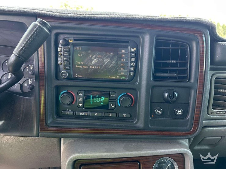 2004-cadillac-escalade-image-18