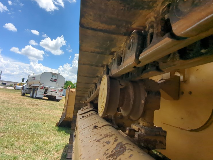 2023-caterpillar-d1-image-16
