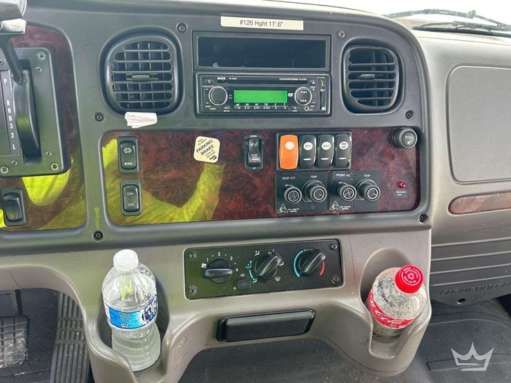 2016-freightliner-m2-106-image-26