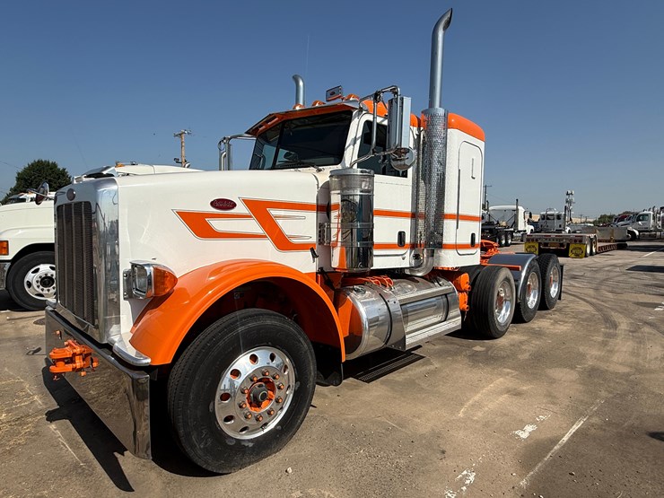 2013-peterbilt-367-image-1