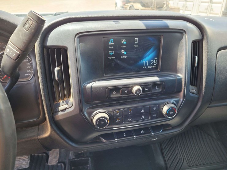 2017-chevrolet-silverado-3500-image-23