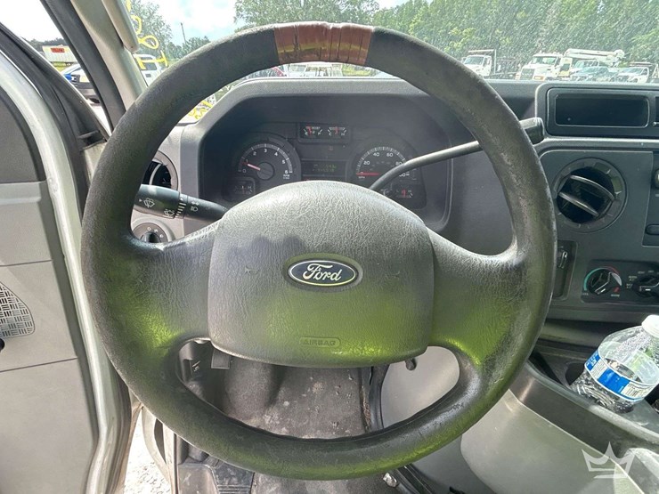 2010-ford-cargo-image-18