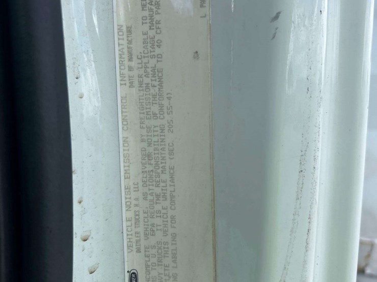 2014-freightliner-m2-106-image-6