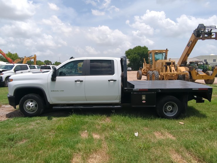 2021-chevrolet-3500-image-1