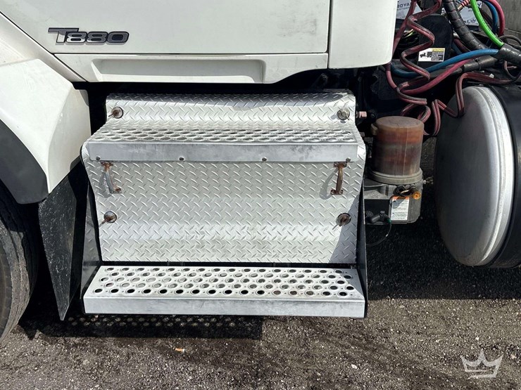 2019-kenworth-t880-image-10