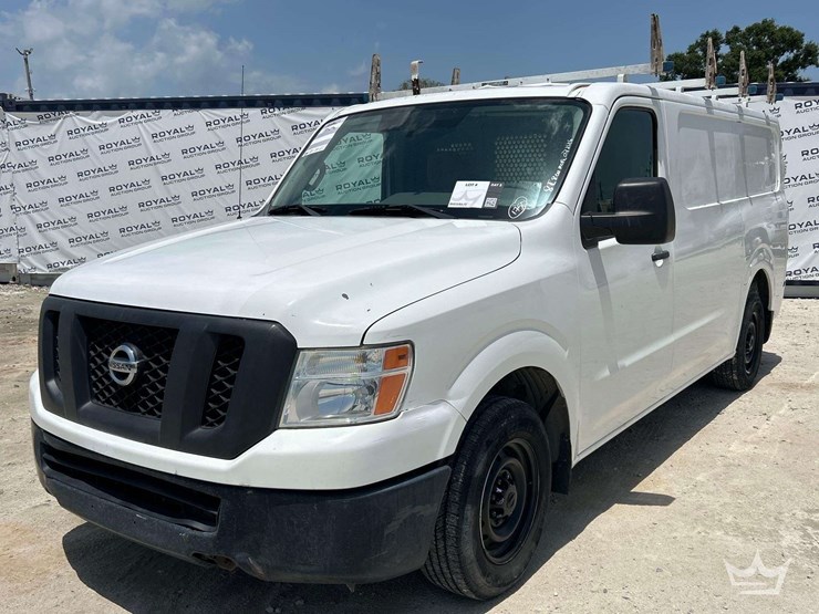 2015-nissan-nv1500-image-1