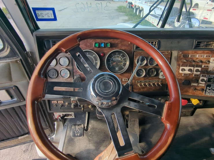 1996-kenworth-t800b-image-18