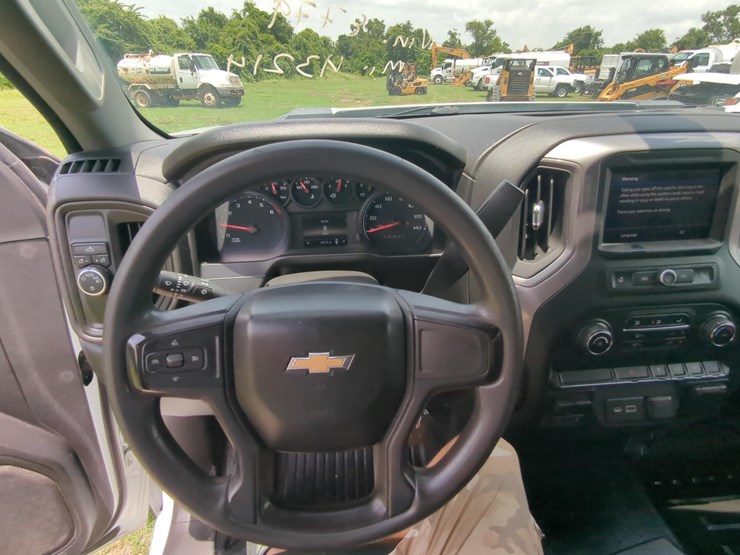 2021-chevrolet-3500-image-14