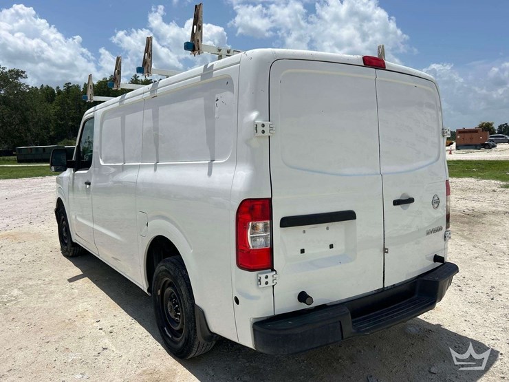 2015-nissan-nv1500-image-4