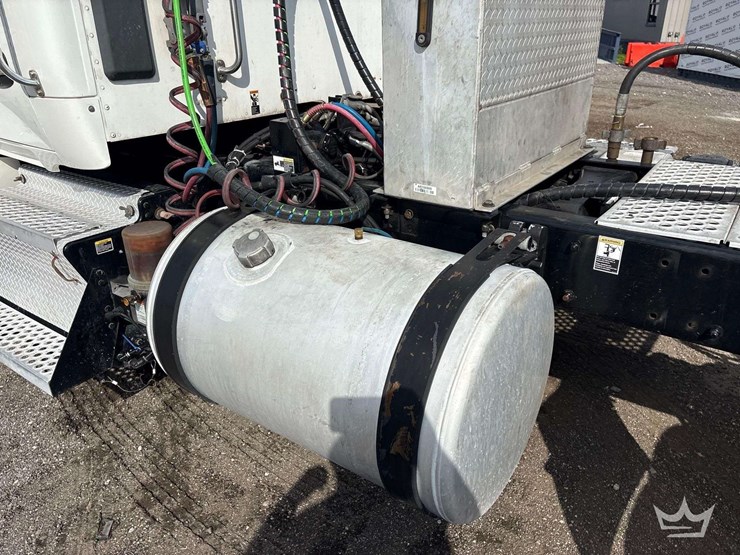 2019-kenworth-t880-image-8