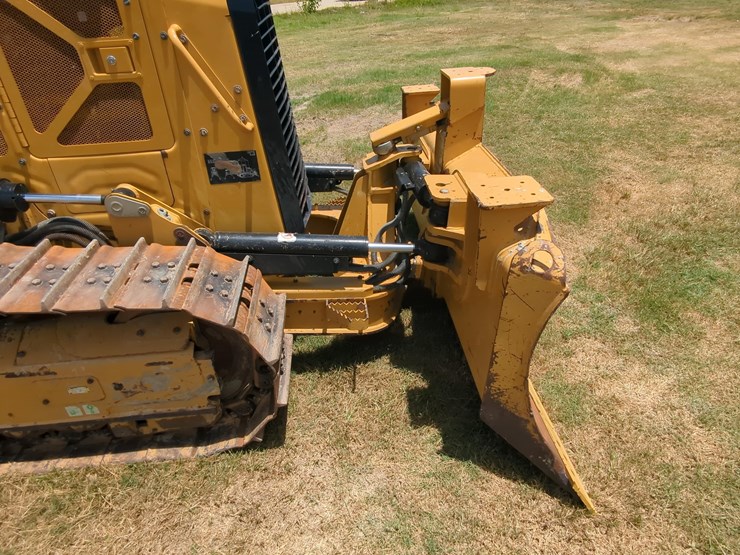 2023-caterpillar-d1-image-8