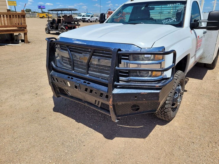 2017-chevrolet-silverado-3500-image-2