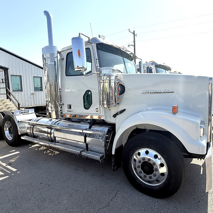 2017 WESTERN STAR 4900FA