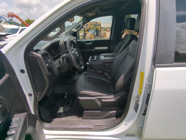 2021-chevrolet-3500-image-11