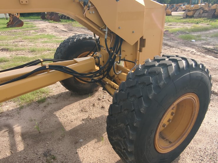 caterpillar-140m2-image-10