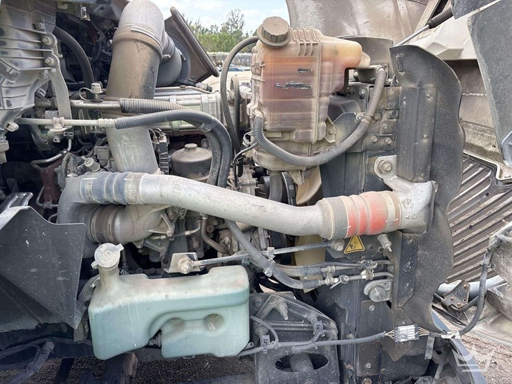 2019-international-rh613-t/a-wet-kit-day-cab-truck-tractor-image-8