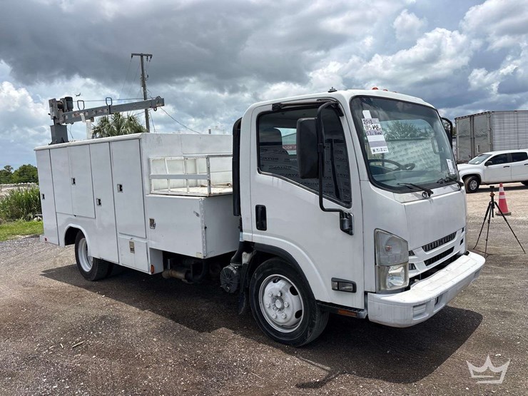 2013-isuzu-nrr-image-1