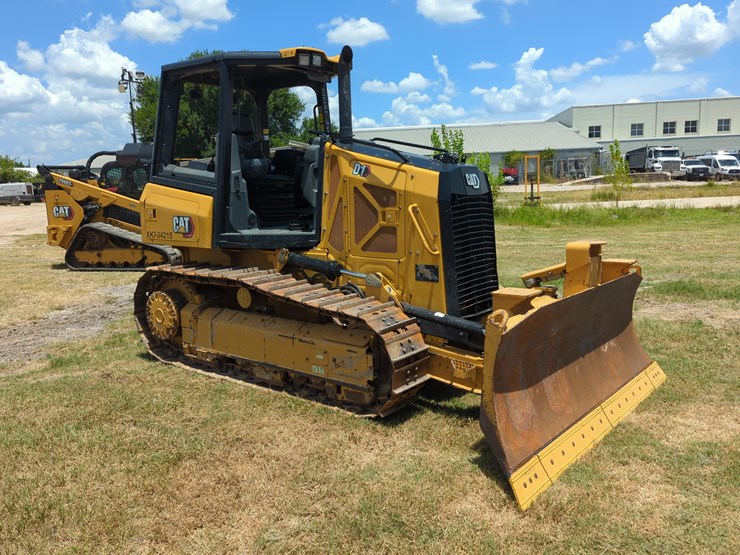 2023-caterpillar-d1-image-3