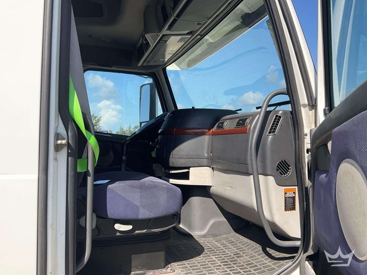 2012-volvo-vnl-t/a-sleeper-cab-truck-tractor-image-23
