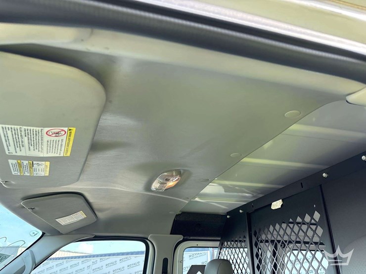 2014-ford-cargo-image-17