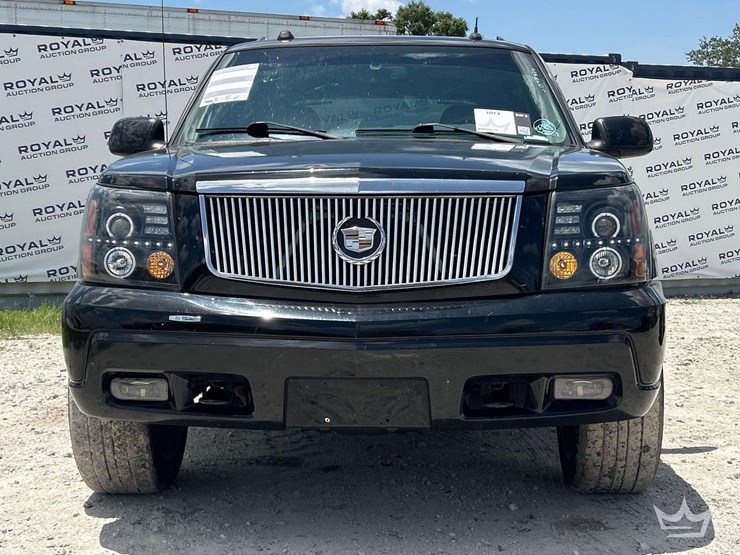 2004-cadillac-escalade-image-29