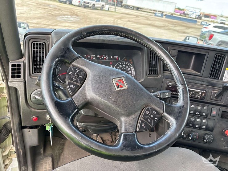2019-international-rh613-t/a-wet-kit-day-cab-truck-tractor-image-21