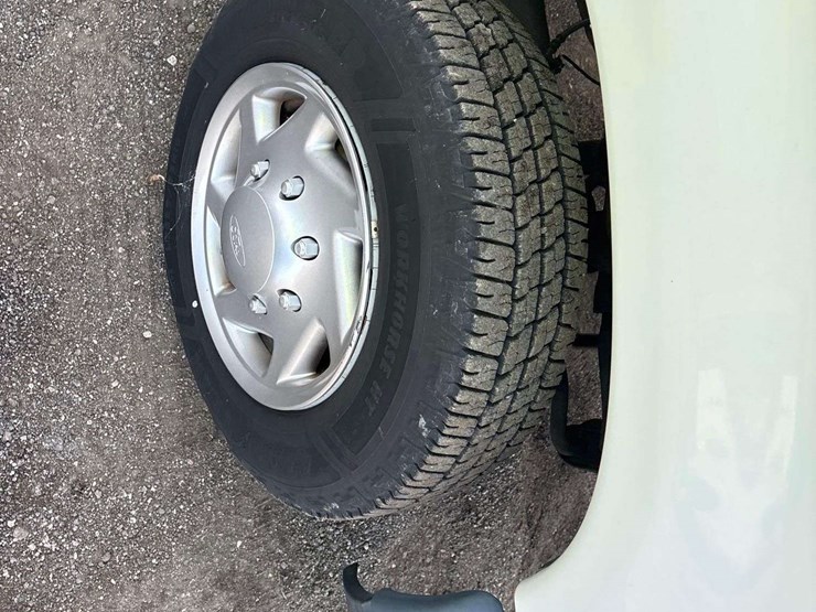 2014-ford-cargo-image-22