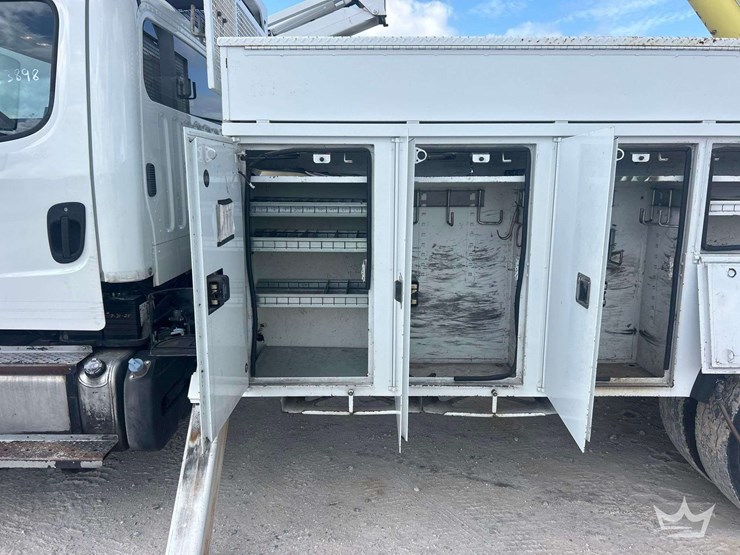2014-freightliner-m2-106-image-28