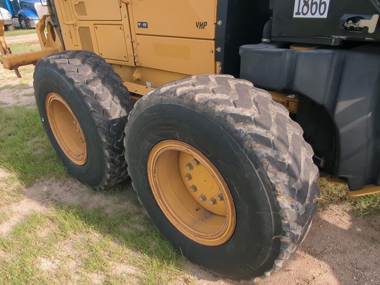 caterpillar-140m2-image-13