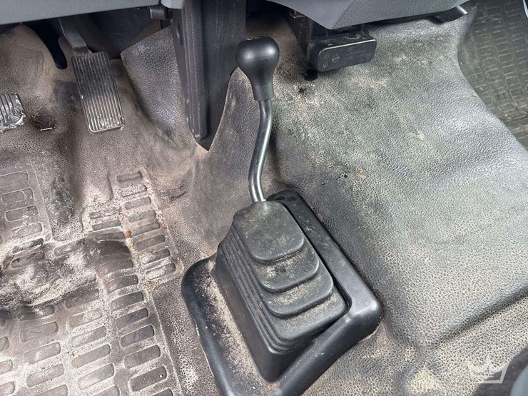 2015-ford-f550-image-22