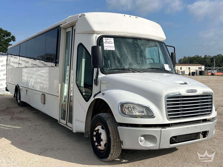 2016-freightliner-m2-106-image-2