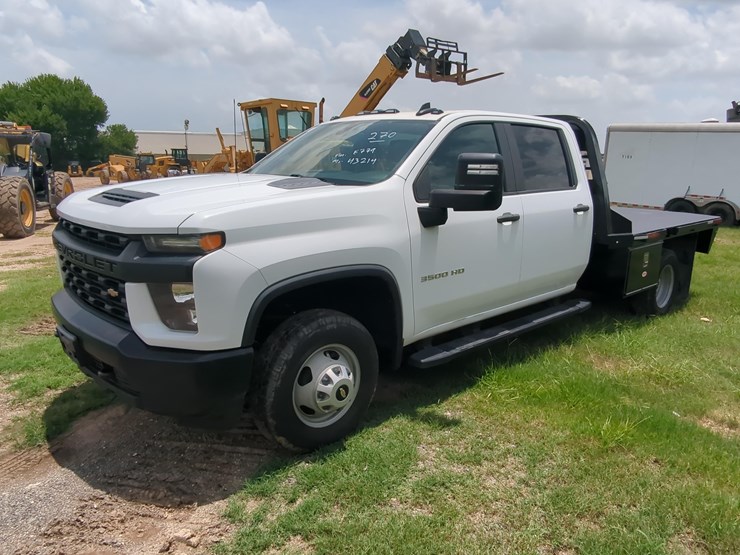 2021-chevrolet-3500-image-2