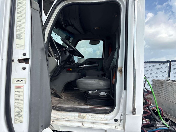 2019-kenworth-t880-image-24