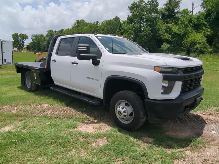 2021-chevrolet-3500-image-3