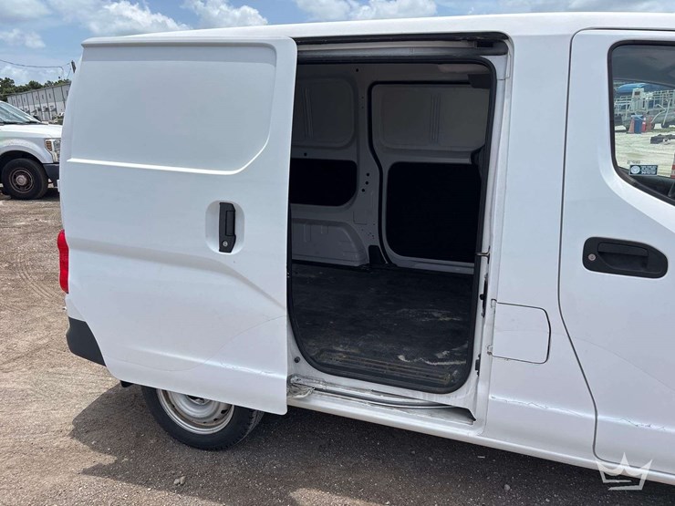 2018-nissan-nv200-image-14