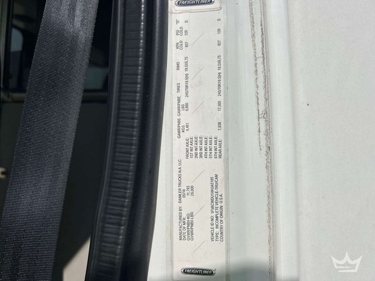 2017-freightliner-m2-106-image-11