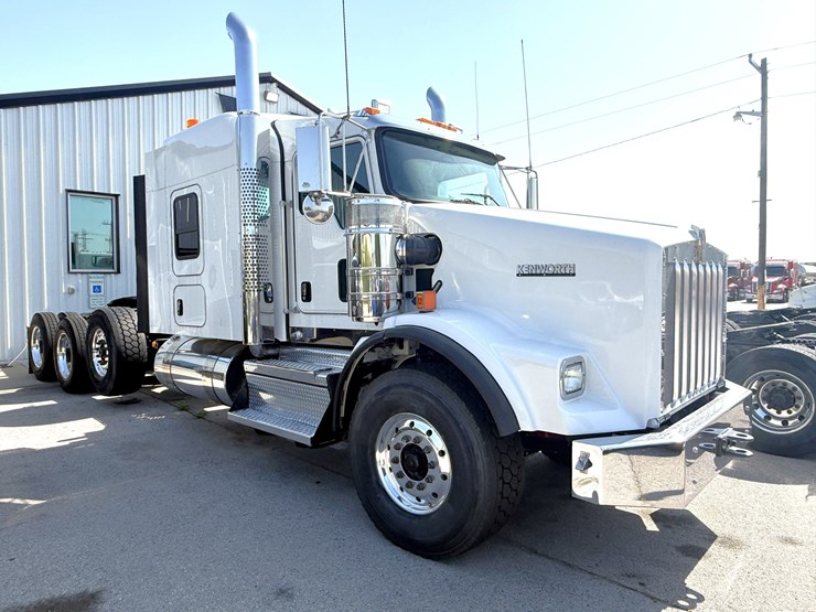 2020-kenworth-t800-image-1