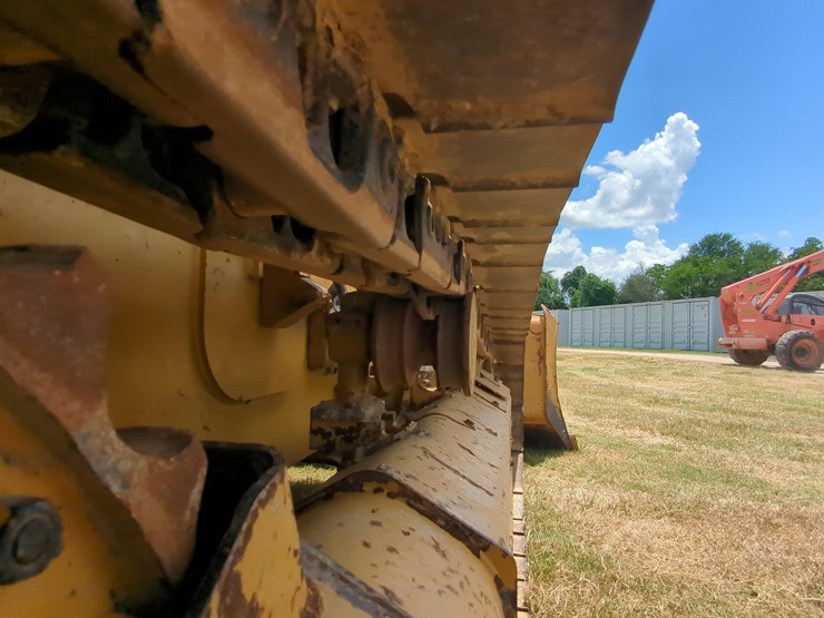 2023-caterpillar-d1-image-13