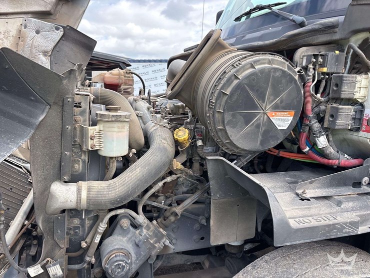 2019-international-rh613-t/a-wet-kit-day-cab-truck-tractor-image-11