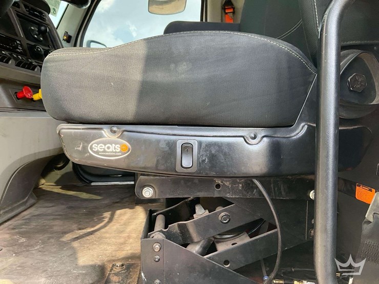 2019-kenworth-t880-image-11