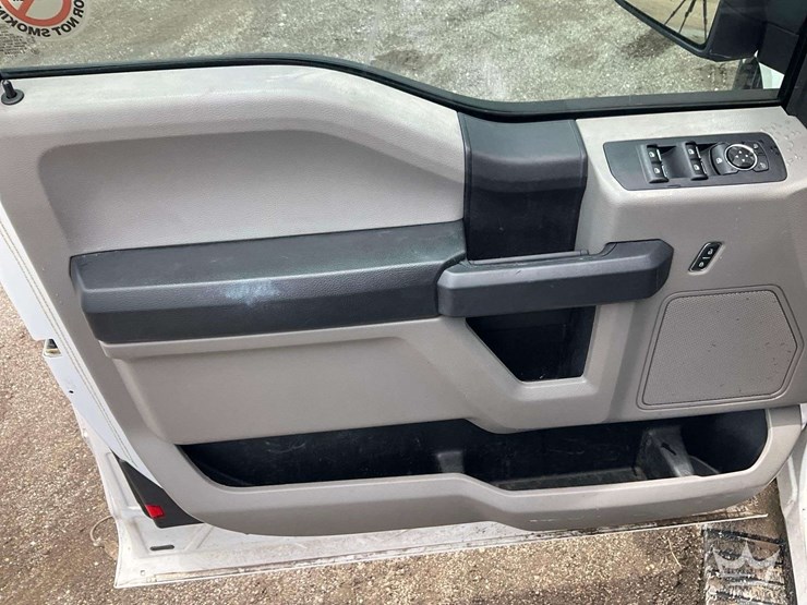 2017-ford-f150-image-10