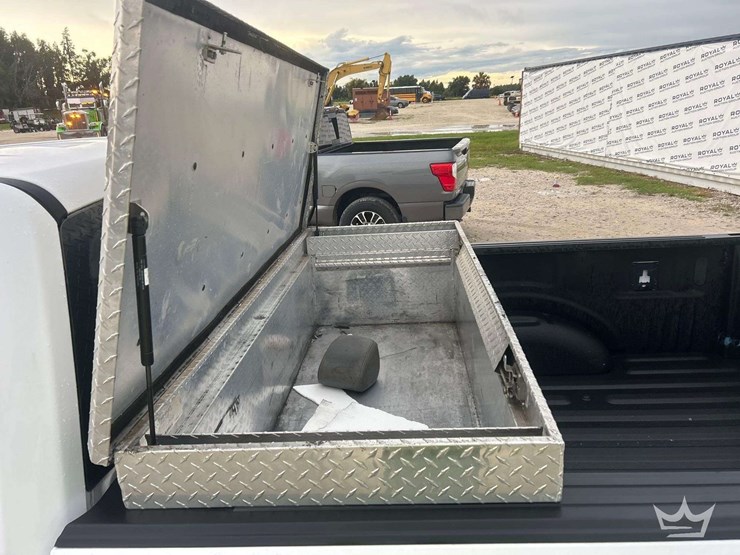 2017-ford-f150-image-16