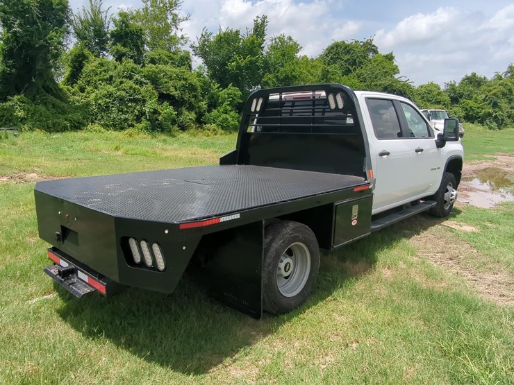 2021-chevrolet-3500-image-4