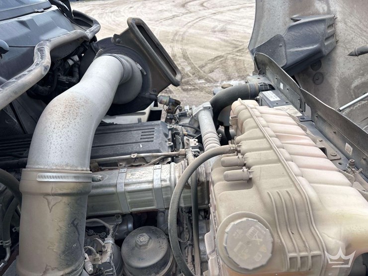 2019-international-rh613-t/a-wet-kit-day-cab-truck-tractor-image-9