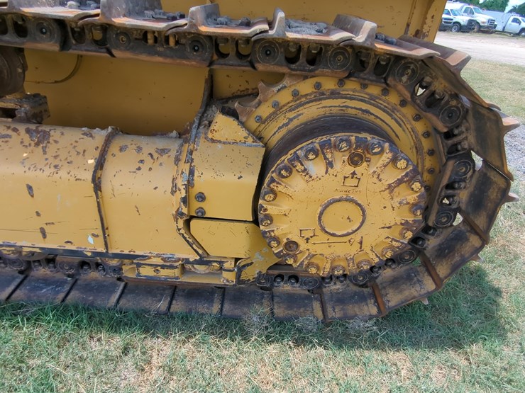 2023-caterpillar-d1-image-15