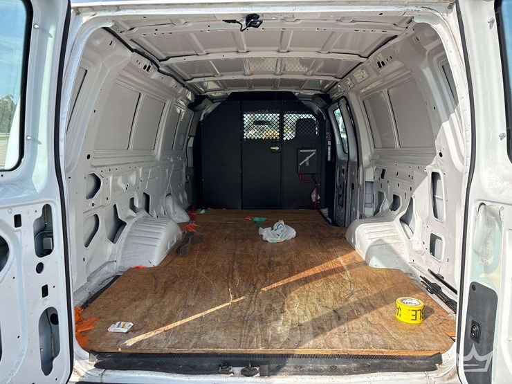2014-ford-cargo-image-18