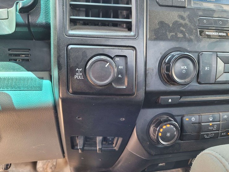 2017-ford-f150-xl-image-16