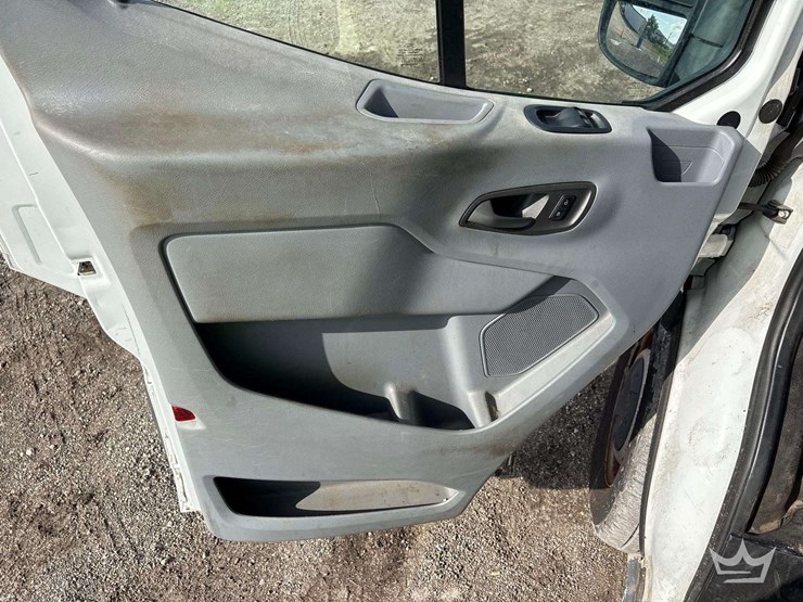 2015-ford-transit-image-11