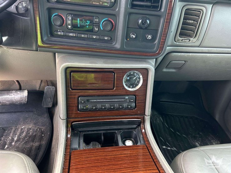 2004-cadillac-escalade-image-19