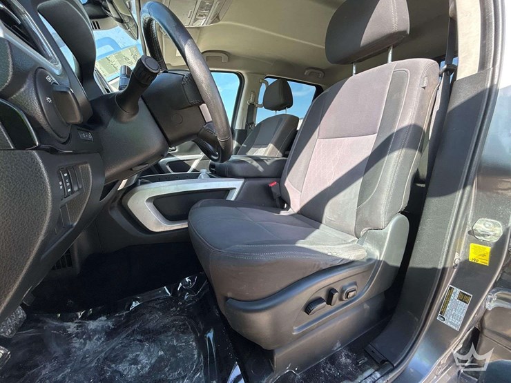 2021-nissan-titan-image-35